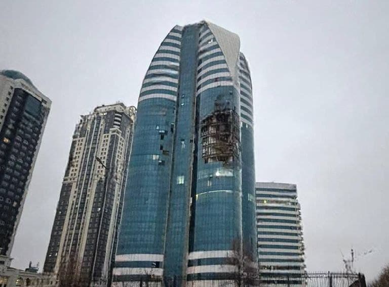Мощный взрыв в «Грозный-Сити»: разрушены несколько этажей, в регионе введён режим «Ковер»