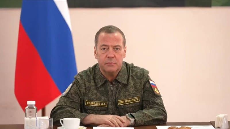 Медведев исключил новую мобилизацию: армию комплектуют контрактники