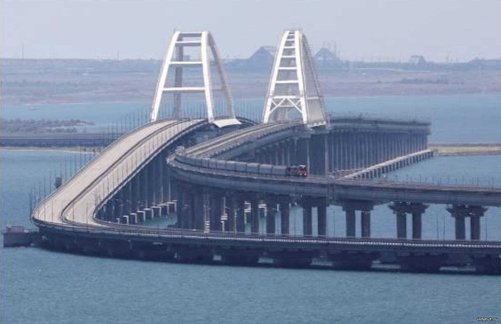 Керченский мост под угрозой: о планах Киева нанести зимний удар по Крыму