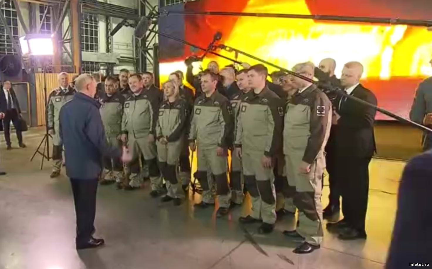 Путин: выпуск вооружений в России увеличен в 30 раз