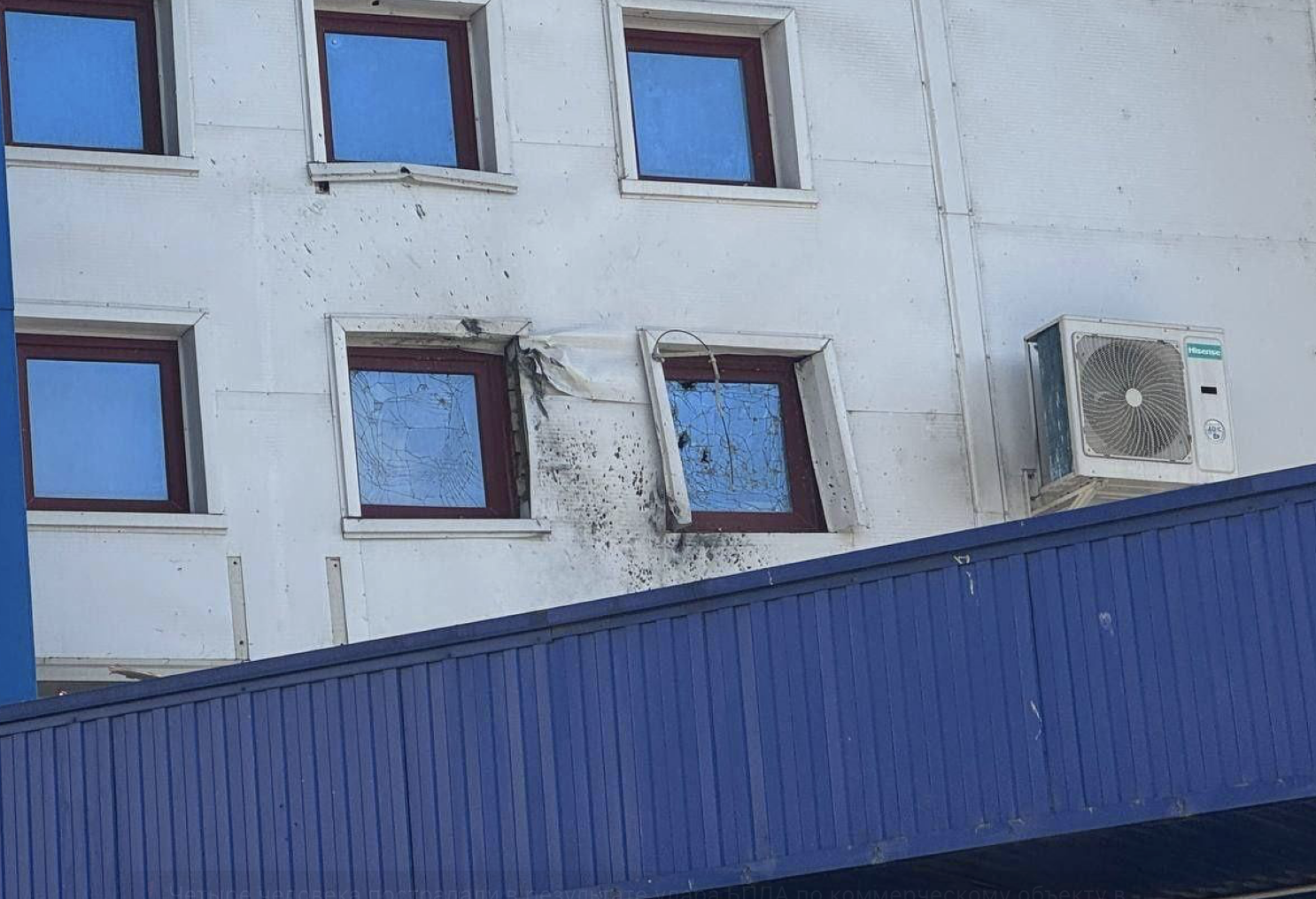 Четыре человека пострадали при ударе украинского БПЛА по коммерческому объекту в Белгороде