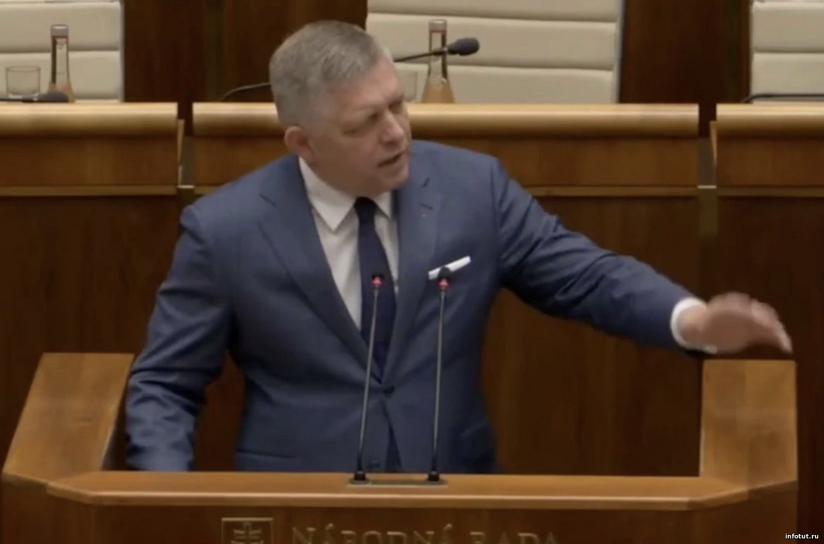 «Русские встают на колени только когда завязывают шнурки» — премьер Словакии