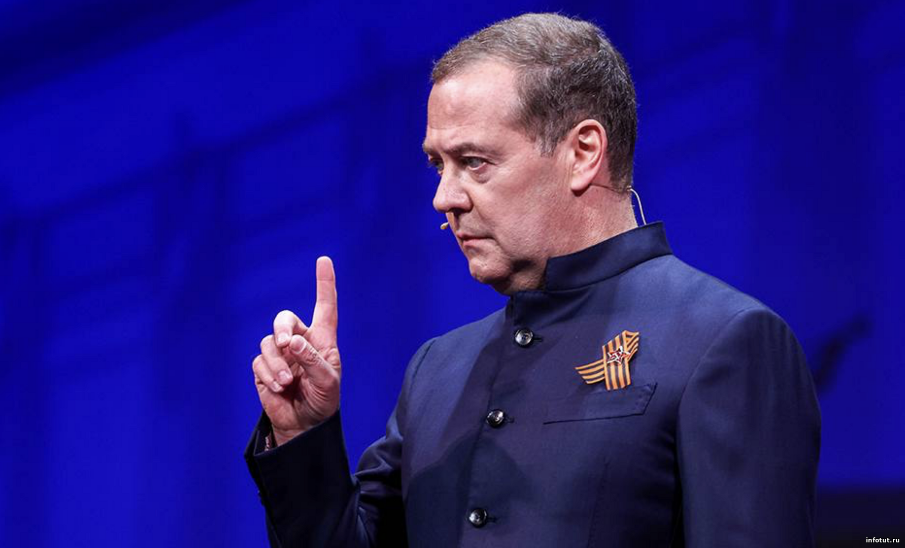 Медведев: США — противник России, а не миротворец