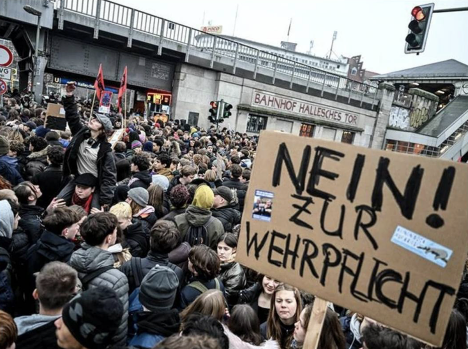 «лучше жить под Путиным, чем воевать» Немецкая молодёжь взбунтовалась против призыва: протесты в 90 городах