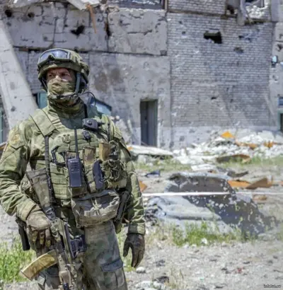 Будни военных: оператор дрона, водитель, связист и медик выполняют свою работу без шума и героизма. Настоящая жизнь на СВО глазами бойцов.