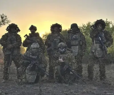 Заключение военного контракта: медкомиссия, выбор региона и должности, выплаты до 2,3 млн ₽, сопровождение кураторов и льготы для семьи.