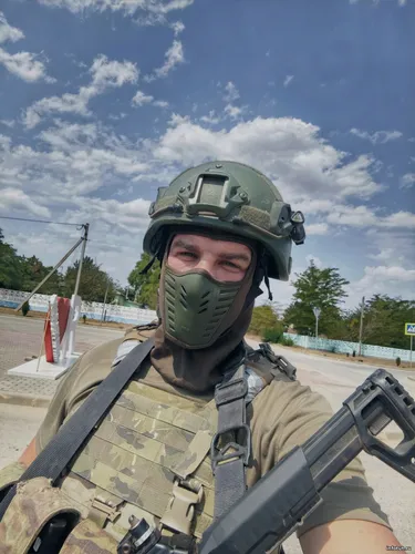 Василий оформил контракт на СВО без срочной службы, получил 3 миллиона рублей и зарплату 230 тысяч, оформив документы через кураторов в Москве.