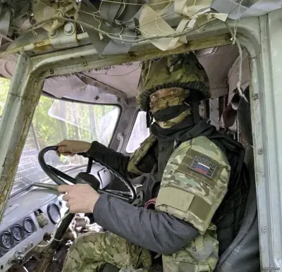 Василий — водитель на СВО. Работает на армейской технике: КамАЗ, Урал, БТР. Стабильная зарплата, льготы, уверенность и уважение в профессии.