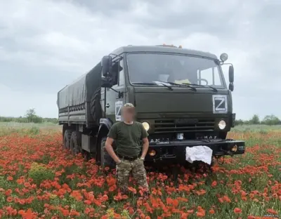 Василий, водитель категории E, подписал контракт на СВО через военный-контракт-сво.рф, получил 2,3 млн рублей и служит в тыловом обеспечении армии.