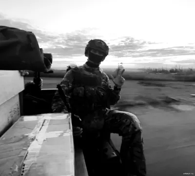 Контрактник, подписавший контракт на СВО через отношение в Москву, объясняет, как получить максимальную выплату до 3 000 000 рублей и попасть в безопасное направление, такое как БПЛА или тыловое обеспечение.