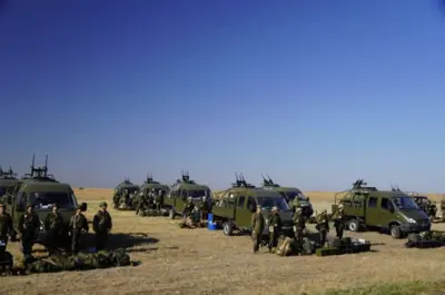 Мобильный дивизион ПВО России с пулемётными установками для защиты стратегических объектов от атак беспилотников.